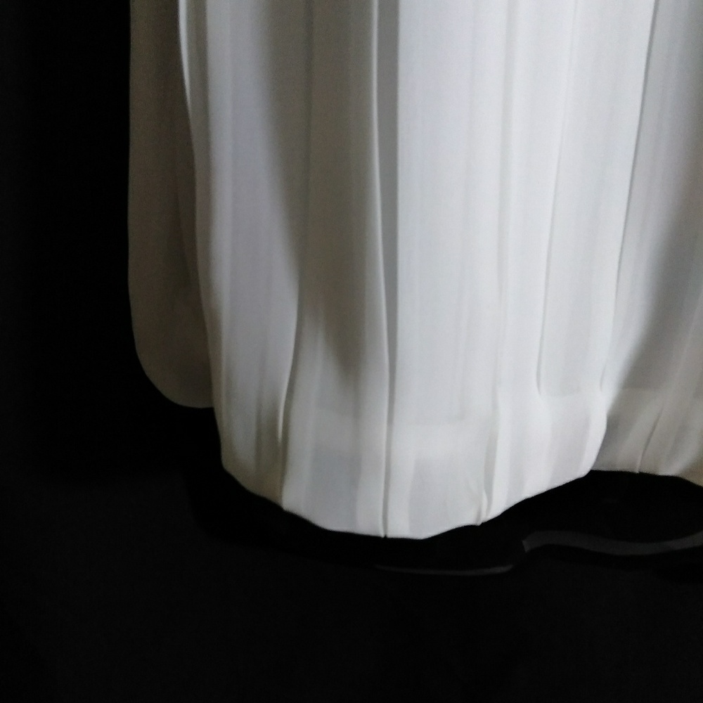 Calvin Klein White Pleated Top - Picture 3 of 4